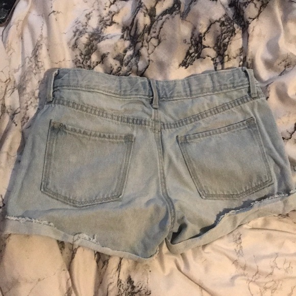 Light wash denim shorts - Picture 2 of 3